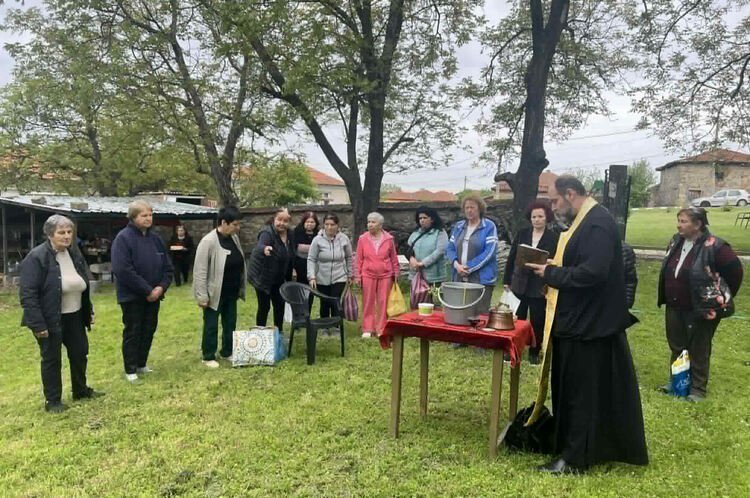 „Боже име“ в село Мандра: молебен срещу градушки и водосвет за здраве