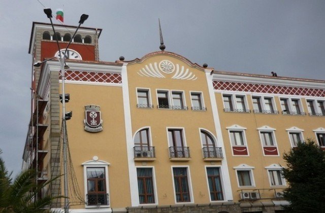 Скандал на консултациите в Хасково: Партиите блокираха СИК, РИК поема служебно