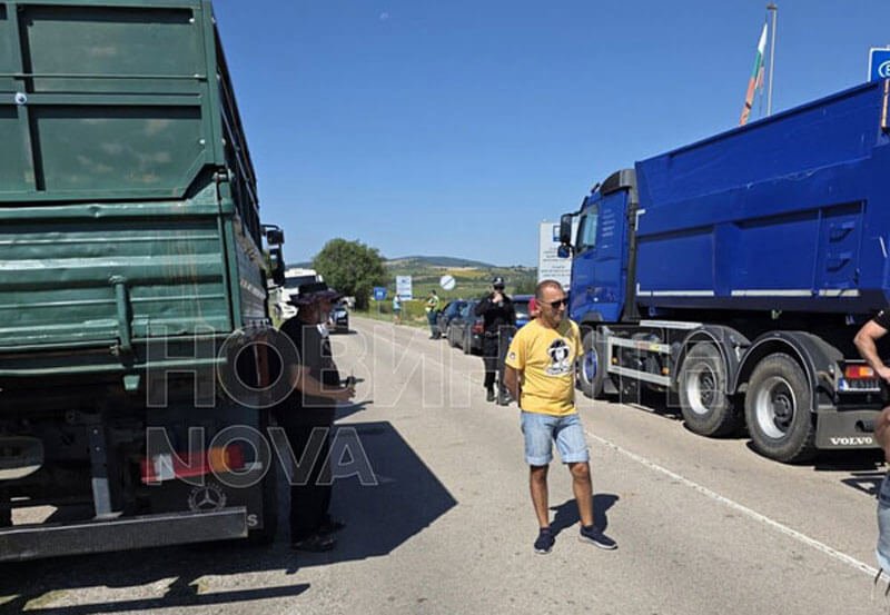 Протест блокира „Ивайловград – Кипринос“: местни искат край на забраната за камиони над 3,5 тона