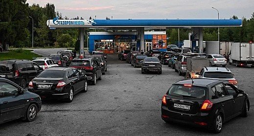Москва връща лимитите за гориво: по 40–60 литра на клиент и недостиг на АИ-95