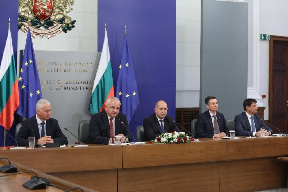 Схема за милиони от парите за мантинели: средствата отивали към фирми от кръга на Пеевски