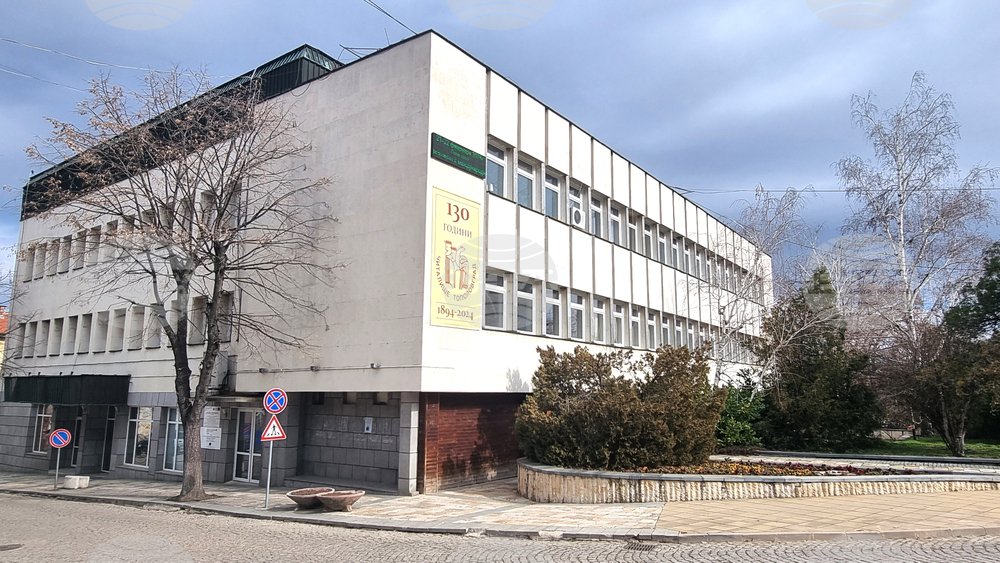 Тополовград дава 207 349 евро за фотоволтаици на читалището: 68 панела на покрива