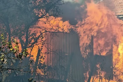 Полицаи спасиха 77-годишна жена от горяща къща в село Рогозиново