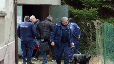 Полиция и жандармерия влязоха в квартал &bdquo;Република&ldquo; в Хасково: Акция срещу купуването на гласове и дрогата