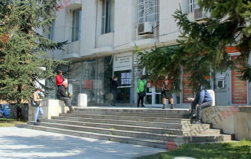 Работа в Димитровград: Търсят 10 оператори на линия, лекар и мениджър продажби