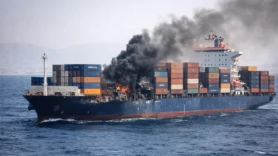 Атаки срещу кораби в Персийския залив: Нов инцидент с контейнеровоз