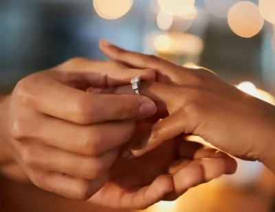 Предложение на ски пистата в Пампорово: Бивш футболист на &bdquo;Родопа&ldquo; коленичи пред любимата си