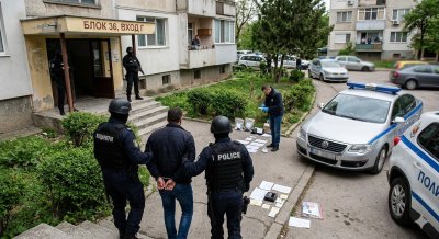 Арести за купуване на гласове в Хасково: Списъци с имена и маскирани полицаи на терен