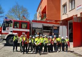 Деца влязоха в пожарната в Крумовград: Най-честите грешки у дома и какво да правим при пожар