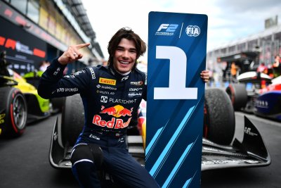 Исторически успех: Никола Цолов спечели първата си победа във Формула 2