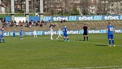 &bdquo;Родопа&ldquo; изпусна победата в Карлово: 1:1 срещу &bdquo;Левски&ldquo; и горчив вкус