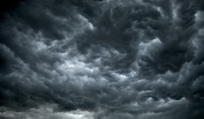 Синоптиците предупреждават: Валежи и силен вятър в петък