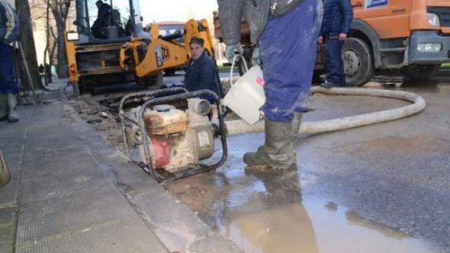 Водата спря в Хасково и Харманли: ВиК ремонтира няколко аварии в областта