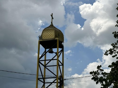 Позлатен кръст изгря над новата църква в Манастир: селото направи още една решителна крачка