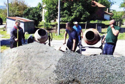 Ловци от село Ефрем ремонтираха двора на 139-годишната църква &bdquo;Св. Атанасий&ldquo;