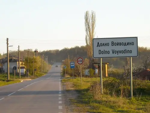 20-годишна се обърна с &bdquo;Ауди&ldquo; край Долно Войводино: колата изхвърча в нива и легна по таван