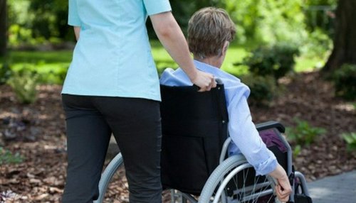 Димитровград търси домашни санитари и социални асистенти: приемът на документи тече до 5 юни