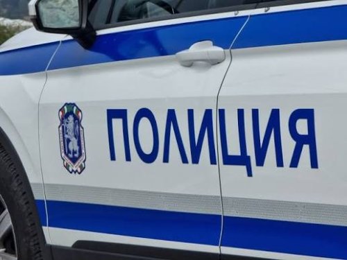 Издирват 19-годишен шофьор след катастрофа в Димитровград: двама младежи са в болница