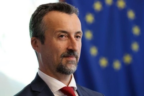 Шефът на НЗОК подаде оставка часове преди да го сменят в парламента