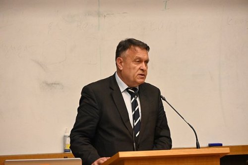 Проф. Георги Вълчев ректор или министър е по закон?