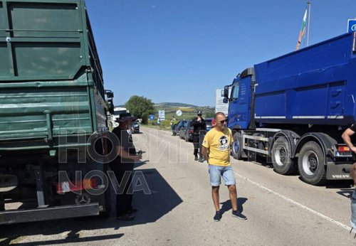 Протест блокира &bdquo;Ивайловград &ndash; Кипринос&ldquo;: местни искат край на забраната за камиони над 3,5 тона