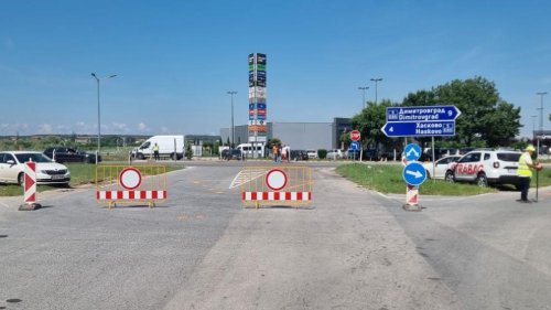 Ново кръгово на пътя Хасково&ndash;Димитровград: 30 км/ч и стеснени ленти от днес