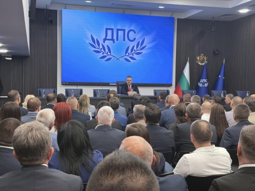 Мащабни промени по върховете: Делян Пеевски смени най-близките си в ръководството на ДПС