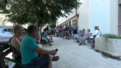 Опашки от 6 сутринта за помощи за отопление в Хасково: включиха и общинска полиция