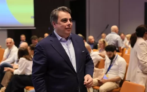 Асен Василев чертае плана на ПП за президентските избори: кандидат до края на лятото, без сделка с ГЕРБ