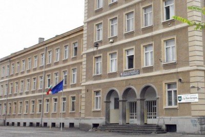 Езиковата в Димитровград дърпа ученици от Хасково: вече близо 20% са хасковлии