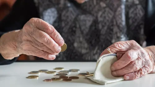 Пенсиите вече няма да се бавят заради почивни дни: кабинетът променя графика