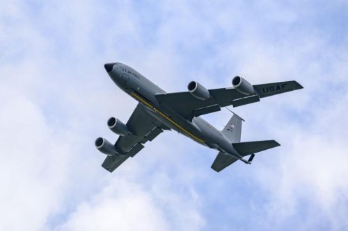 US самолети за Безмер се отлагат, но KC-135 и C-130 вече минаха над България