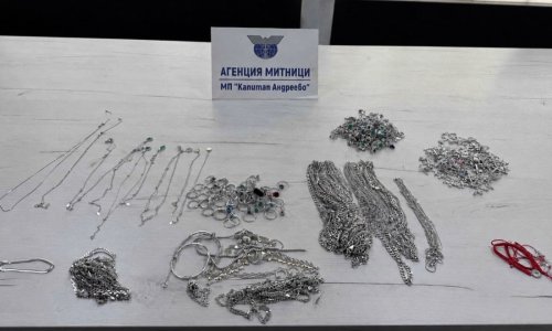 Митничари на &bdquo;Капитан Андреево&ldquo; хванаха 2 кг сребро в дамска чанта: автобусът идвал от Турция