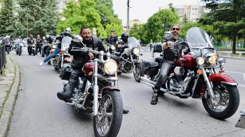 Десетки мотористи обиколиха Хасково: &bdquo;Haskovo riders&ldquo; празнуват рождения си ден с концерти и игри