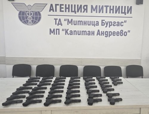 Камион със смокини, но с 45 пистолета: нов удар срещу оръжейната контрабанда на &bdquo;Капитан Андреево&ldquo;
