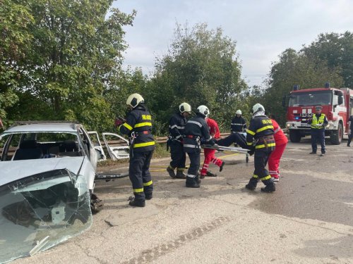 Пожарната в Хасково: Всяка седмица вадим пострадали от тежки катастрофи