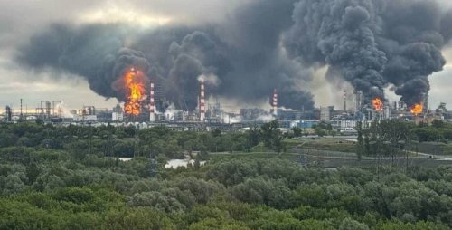 Най-смъртоносната атака с дронове срещу Московска област: ударени складове на Wildberries, а Ozon спира доставки до Крим