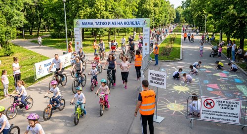 Семейства превзеха парк &bdquo;Марица&ldquo;: &bdquo;Мама, татко и аз на колела&ldquo; събра Димитровград на старт