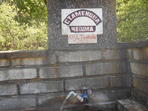Ловците в Тънково върнаха водата в Стаменовата чешма: сондаж на 4 метра спаси пресъхнал извор