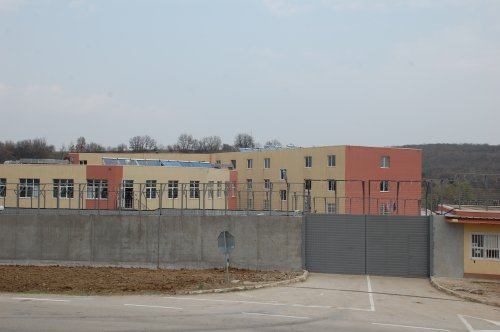 Бягство от бежанския център в Пъстрогор: 12 пробиха охраната, двама още са в неизвестност