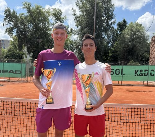 Мартин Бонев грабна първа титла на WTT Juniors в София с два разгрома на финала