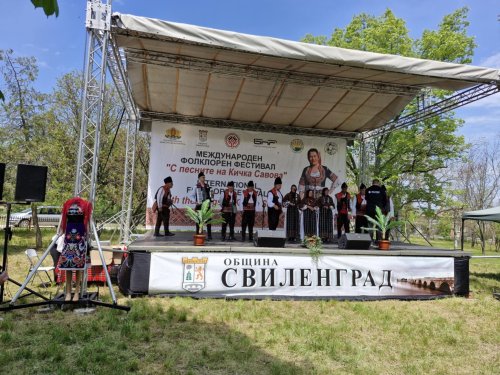 11 златни медала и специална награда: &bdquo;Зора Зорничка&ldquo; триумфира на фестивал в Сладун