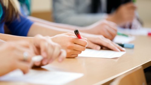 369 зрелостници на поправителна матура по БЕЛ в Хасковско: изпитът е днес, 21 август