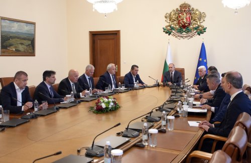 Радев събра службите: &bdquo;Няма заплаха&ldquo;, но България вдига охраната заради Безмер и предупрежденията от Иран