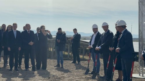 Tesla влиза в България с батерии: старт на първия мегапарк край Твърдица с премиера Румен Радев