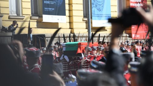 Гърция предаде на България останките на цар Самуил: сделка за реликви и нов знак към София