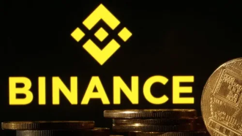 Удар по Binance за $6,3 млрд.: борсата спря депозити и тегления, биткойнът падна под $77 000
