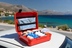 Гърция въвежда нов стандарт за аптечките в автомобилите – какво трябва да знаете преди пътуването