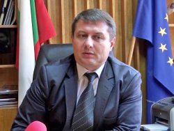 Бившият шеф на МВР Хасково продължава да кадрува в Областната дирекция, пробутва своя близка на работа в полицията