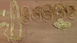 Жена укри 5,17 кг злато за 703 120 евро на &bdquo;Капитан Андреево&ldquo;: шестият пакет бил под нея